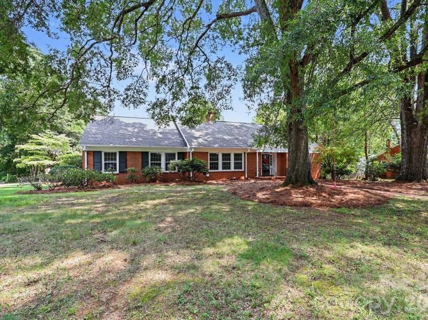 720 Oakmont Drive, Asheboro, NC 27205.  MLS# CAR4418105, YatesRealty ID 52576. 