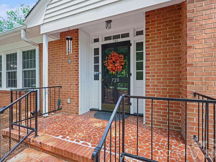 720 Oakmont Drive, Asheboro, NC 27205.  MLS# CAR4418105, YatesRealty ID 52576. 
