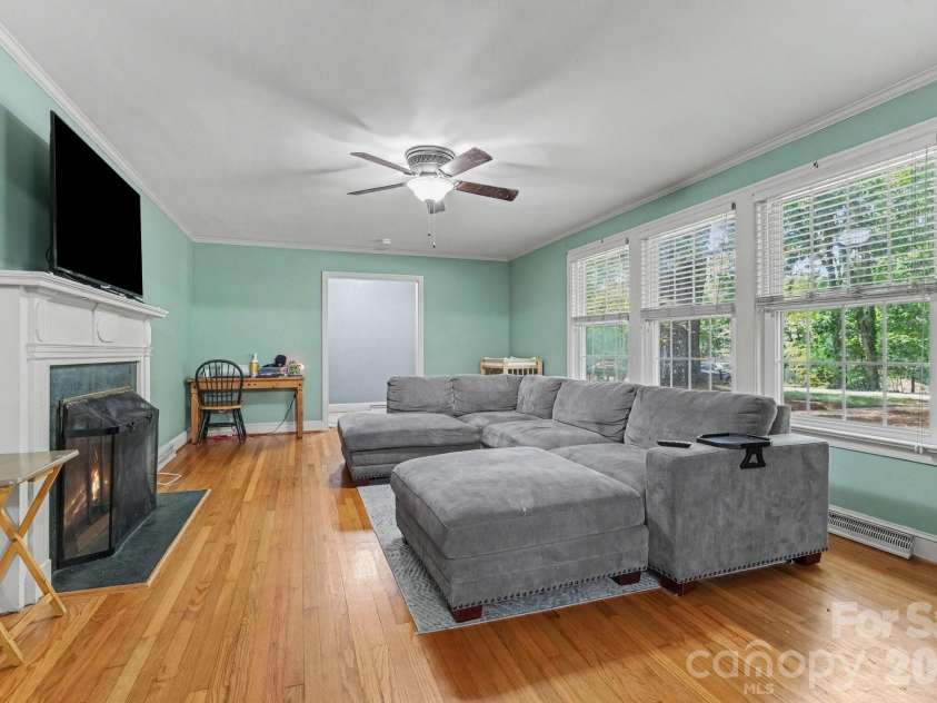 720 Oakmont Drive, Asheboro, NC 27205.  MLS# CAR4418105, YatesRealty ID 52576. 