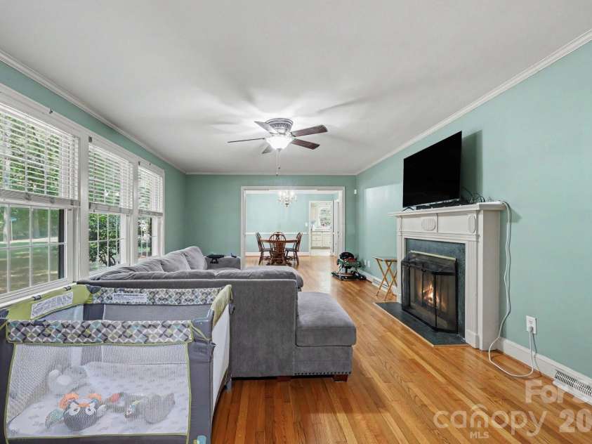 720 Oakmont Drive, Asheboro, NC 27205.  MLS# CAR4418105, YatesRealty ID 52576. 