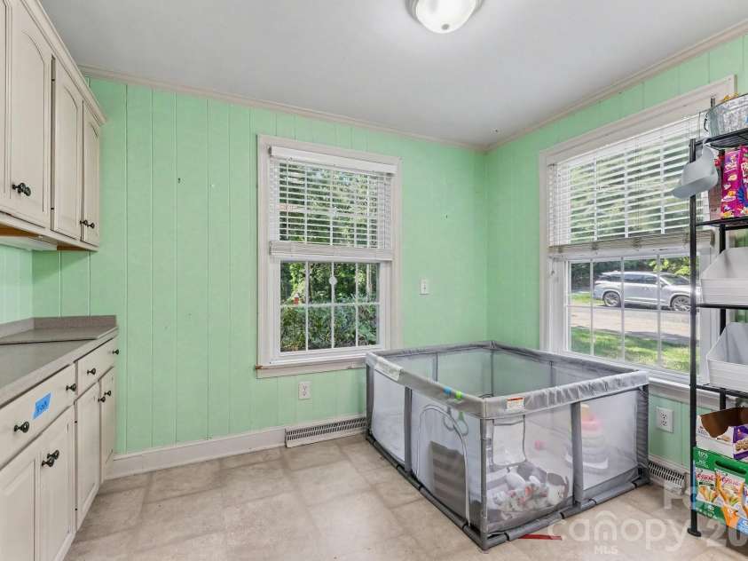 720 Oakmont Drive, Asheboro, NC 27205.  MLS# CAR4418105, YatesRealty ID 52576. 