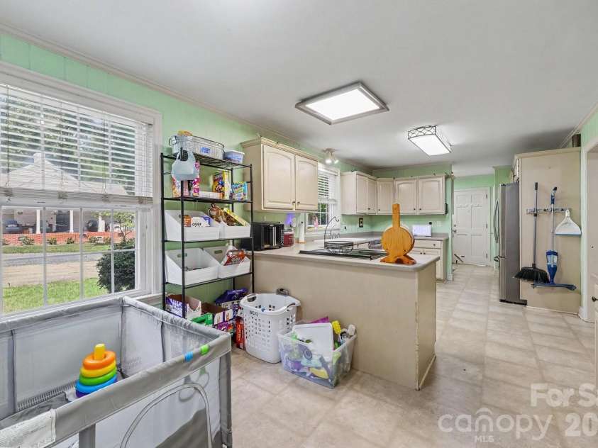 720 Oakmont Drive, Asheboro, NC 27205.  MLS# CAR4418105, YatesRealty ID 52576. 