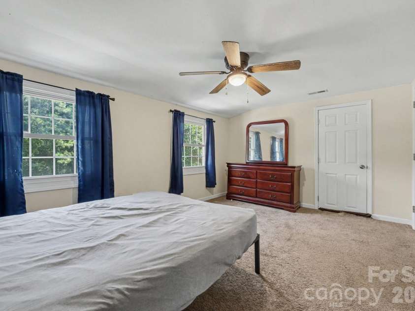 720 Oakmont Drive, Asheboro, NC 27205.  MLS# CAR4418105, YatesRealty ID 52576. 
