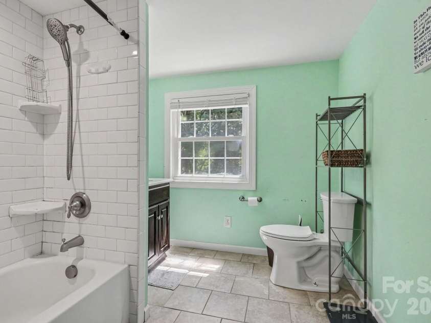 720 Oakmont Drive, Asheboro, NC 27205.  MLS# CAR4418105, YatesRealty ID 52576. 