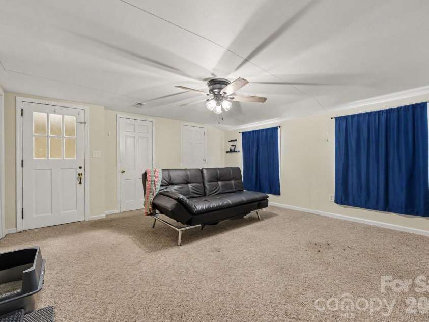 720 Oakmont Drive, Asheboro, NC 27205.  MLS# CAR4418105, YatesRealty ID 52576. 