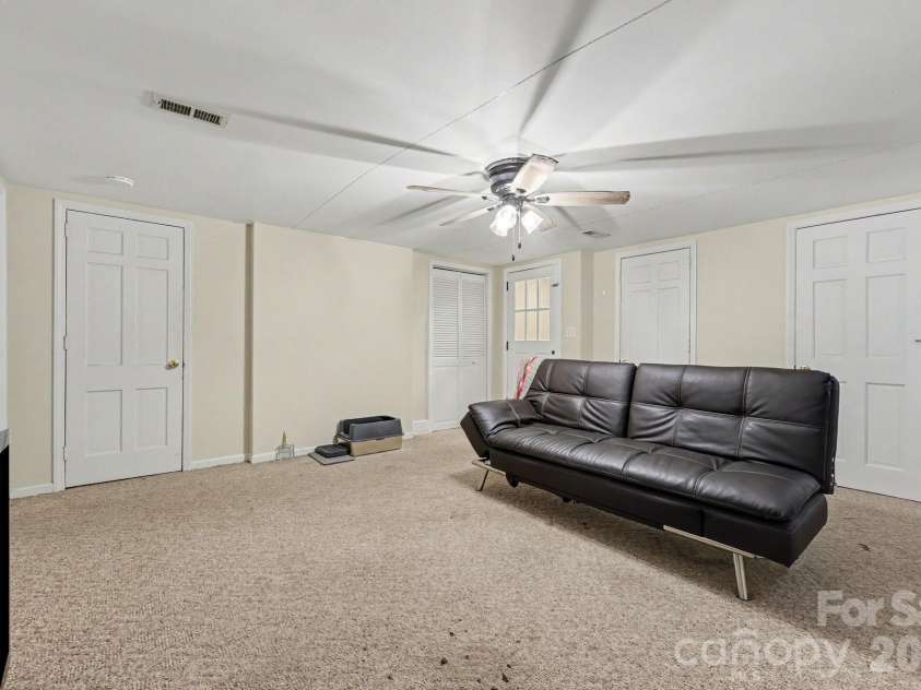 720 Oakmont Drive, Asheboro, NC 27205.  MLS# CAR4418105, YatesRealty ID 52576. 