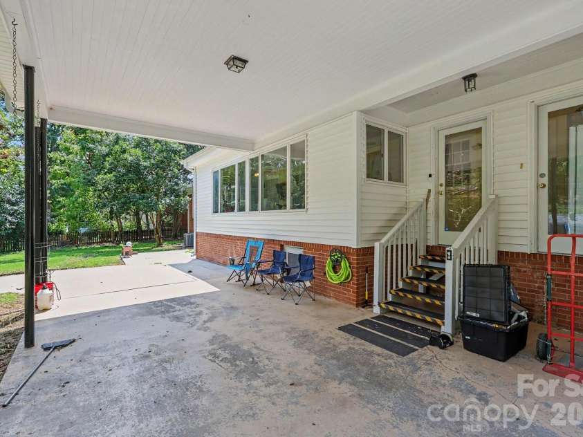 720 Oakmont Drive, Asheboro, NC 27205.  MLS# CAR4418105, YatesRealty ID 52576. 