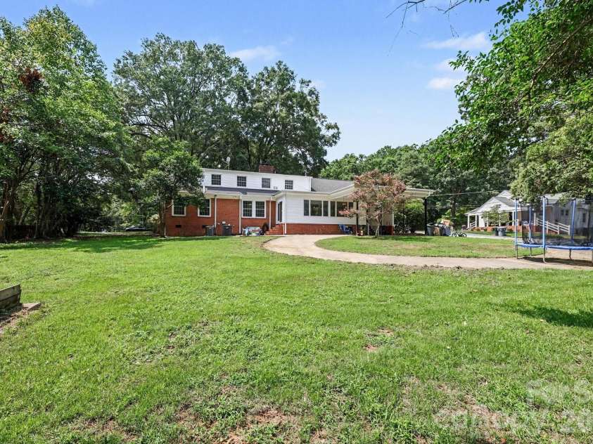 720 Oakmont Drive, Asheboro, NC 27205.  MLS# CAR4418105, YatesRealty ID 52576. 