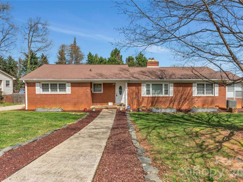 100 Ruby Lane, Gastonia, NC 28054.  MLS# CAR4400313, YatesRealty ID 5258. 