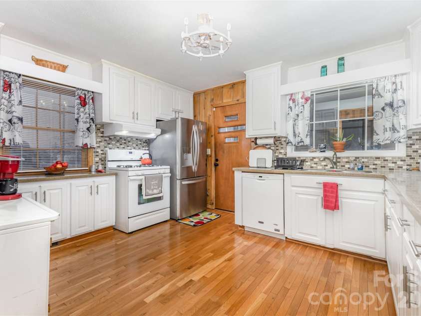100 Ruby Lane, Gastonia, NC 28054.  MLS# CAR4400313, YatesRealty ID 5258. 