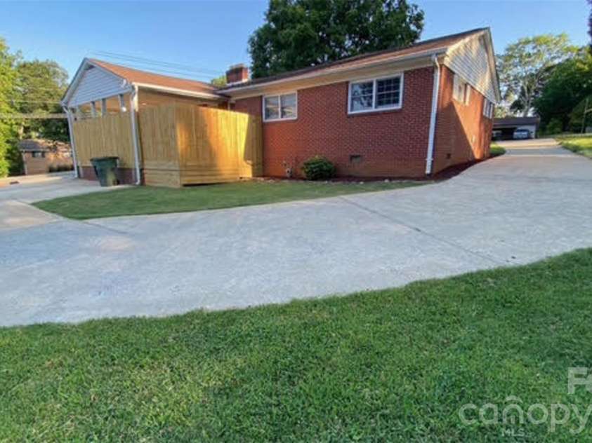 100 Ruby Lane, Gastonia, NC 28054.  MLS# CAR4400313, YatesRealty ID 5258. 