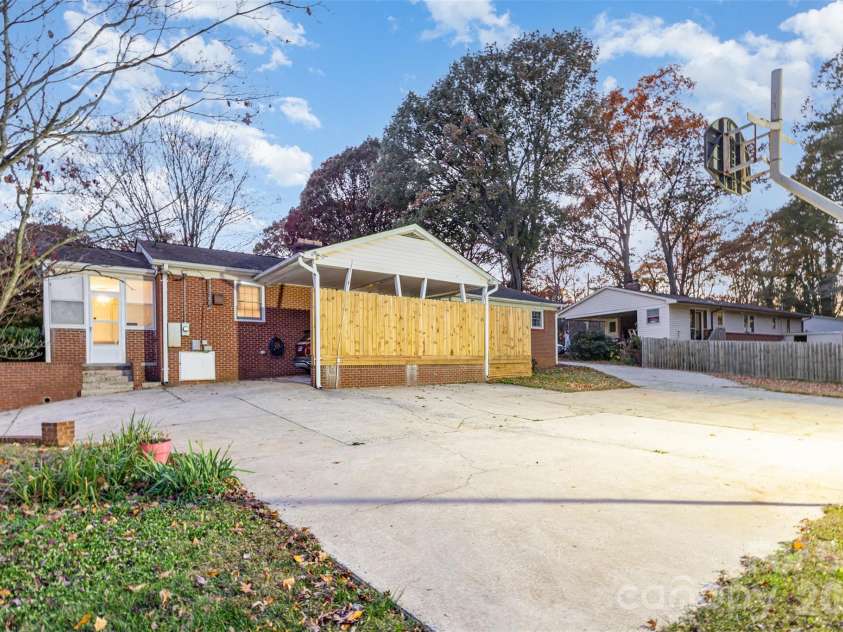 100 Ruby Lane, Gastonia, NC 28054.  MLS# CAR4400313, YatesRealty ID 5258. 
