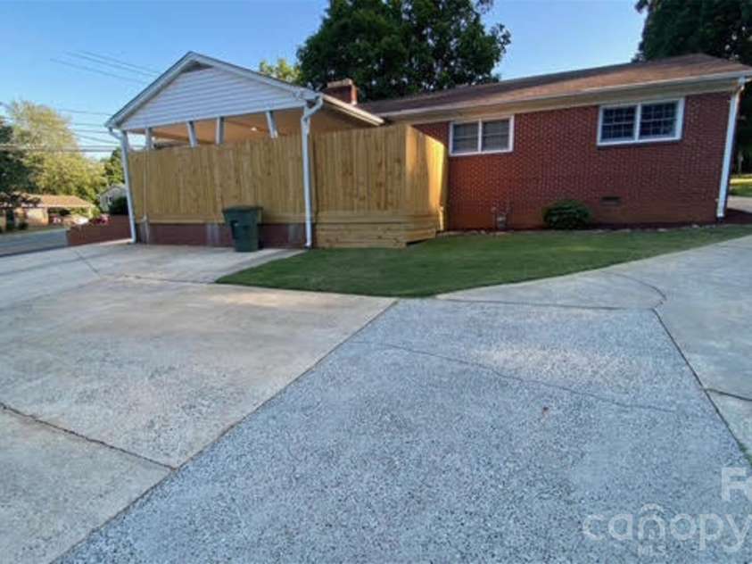 100 Ruby Lane, Gastonia, NC 28054.  MLS# CAR4400313, YatesRealty ID 5258. 