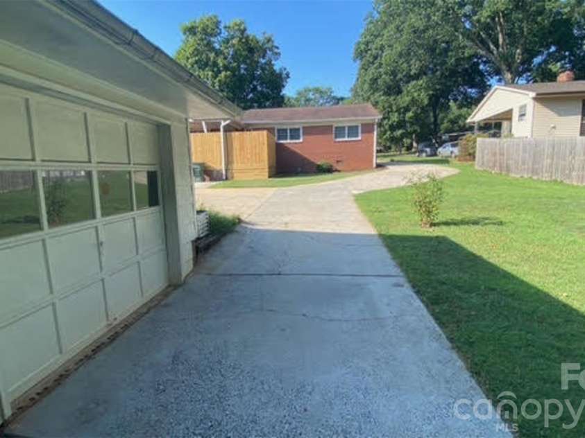 100 Ruby Lane, Gastonia, NC 28054.  MLS# CAR4400313, YatesRealty ID 5258. 