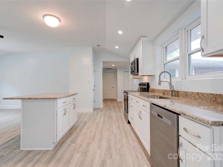 245 College Avenue, Shelby, NC 28152.  MLS# CAR4282988, YatesRealty ID 5258. Kitchen