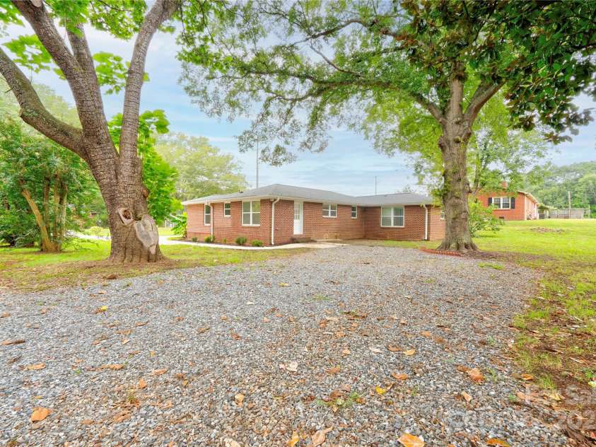 245 College Avenue, Shelby, NC 28152.  MLS# CAR4282988, YatesRealty ID 5258. Second Driveway/ Side view