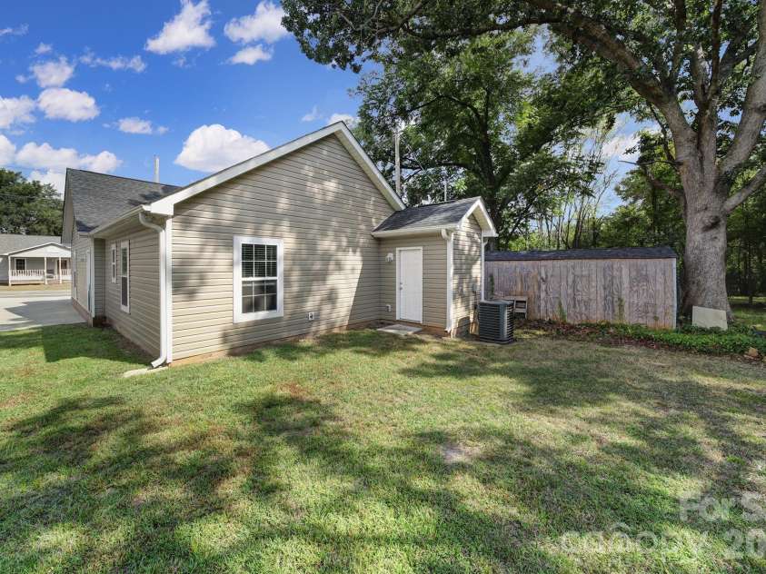 230 Clinton Avenue, Rock Hill, SC 29730.  MLS# CAR4427051, YatesRealty ID 52580. 