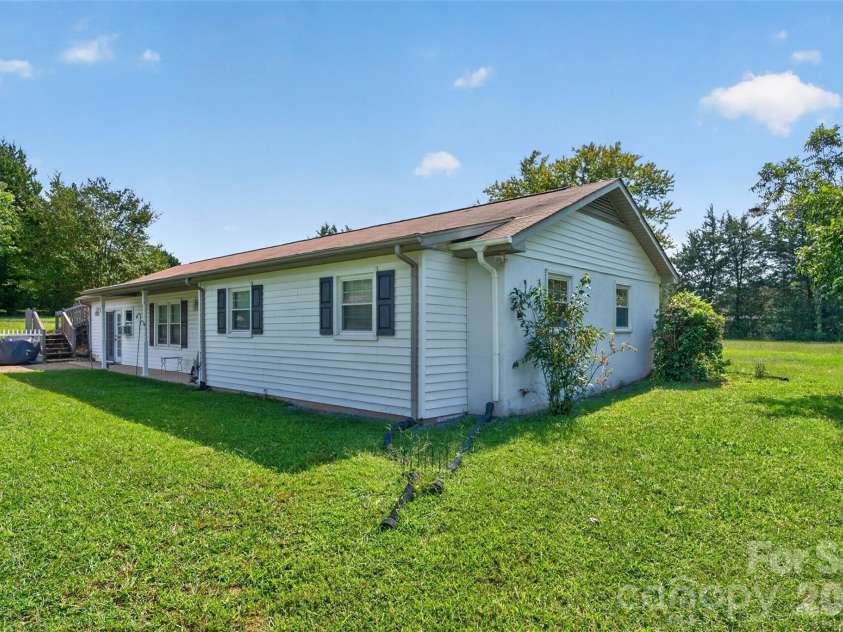 201 Cedarcrest Drive, Mooresville, NC 28115.  MLS# CAR4426801, YatesRealty ID 52582. 