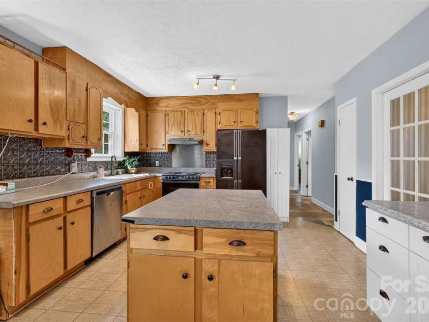 201 Cedarcrest Drive, Mooresville, NC 28115.  MLS# CAR4426801, YatesRealty ID 52582. 