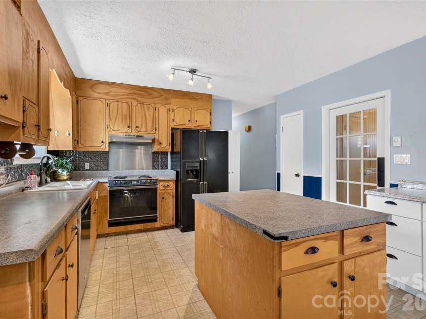 201 Cedarcrest Drive, Mooresville, NC 28115.  MLS# CAR4426801, YatesRealty ID 52582. 