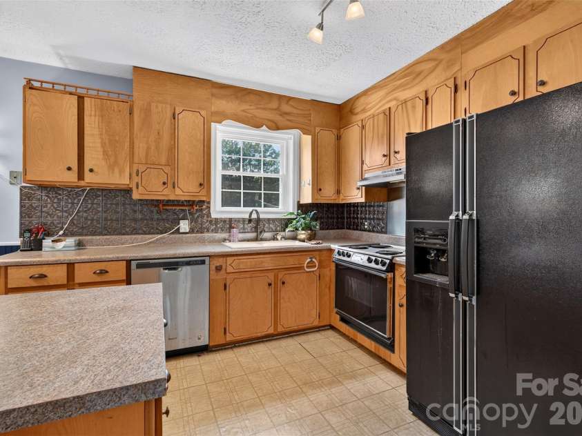 201 Cedarcrest Drive, Mooresville, NC 28115.  MLS# CAR4426801, YatesRealty ID 52582. 