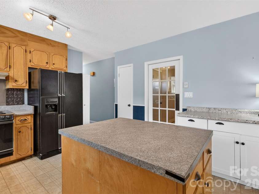 201 Cedarcrest Drive, Mooresville, NC 28115.  MLS# CAR4426801, YatesRealty ID 52582. 