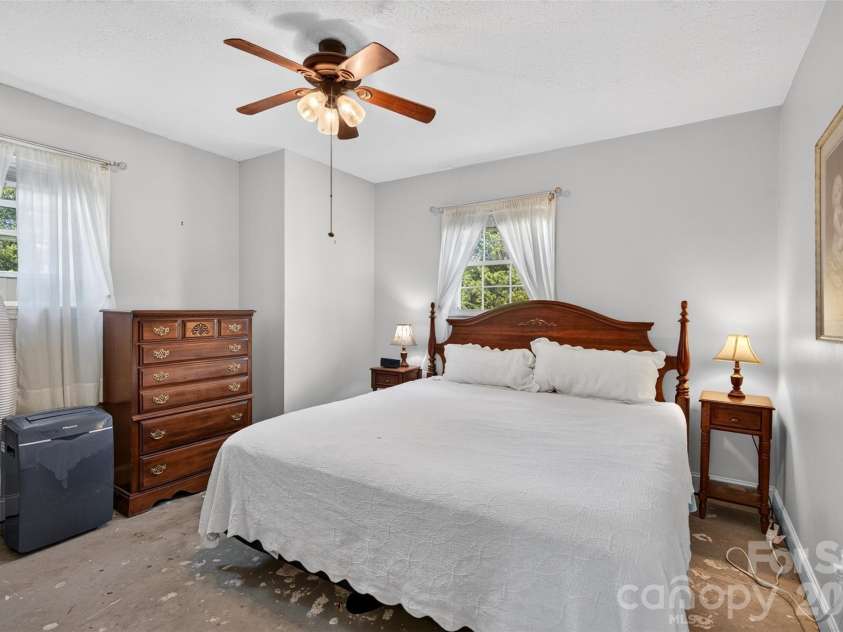 201 Cedarcrest Drive, Mooresville, NC 28115.  MLS# CAR4426801, YatesRealty ID 52582. 