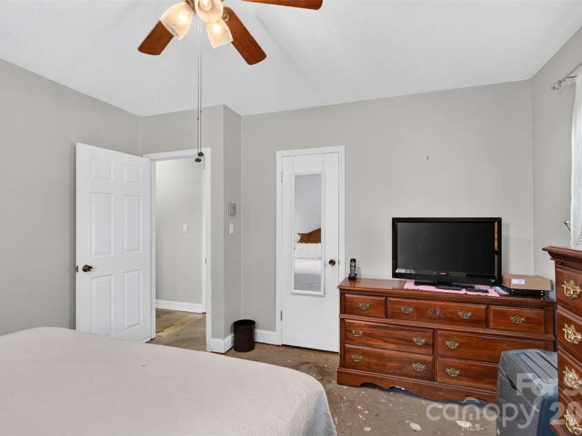 201 Cedarcrest Drive, Mooresville, NC 28115.  MLS# CAR4426801, YatesRealty ID 52582. 