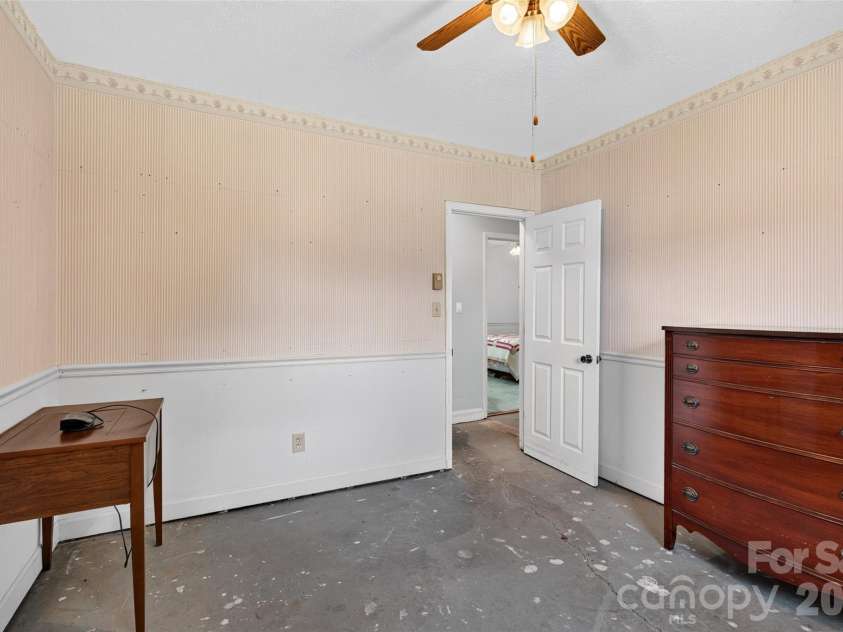 201 Cedarcrest Drive, Mooresville, NC 28115.  MLS# CAR4426801, YatesRealty ID 52582. 