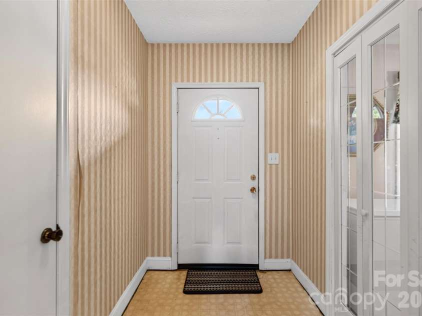 201 Cedarcrest Drive, Mooresville, NC 28115.  MLS# CAR4426801, YatesRealty ID 52582. 