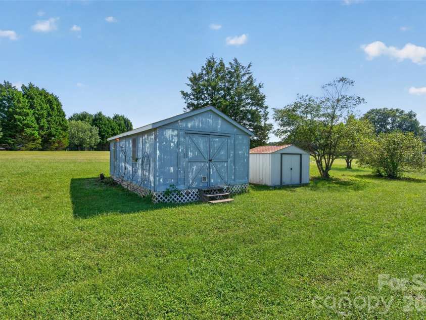 201 Cedarcrest Drive, Mooresville, NC 28115.  MLS# CAR4426801, YatesRealty ID 52582. 