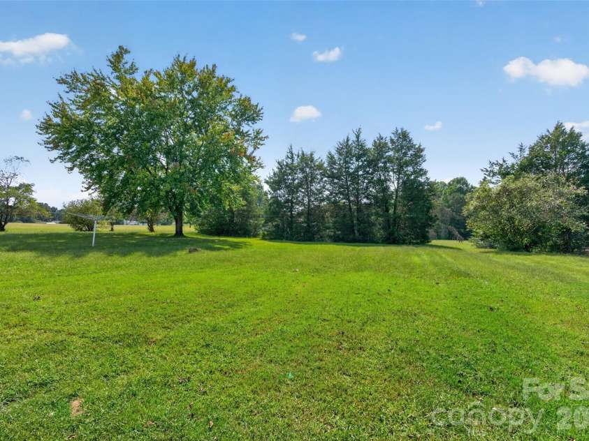 201 Cedarcrest Drive, Mooresville, NC 28115.  MLS# CAR4426801, YatesRealty ID 52582. 