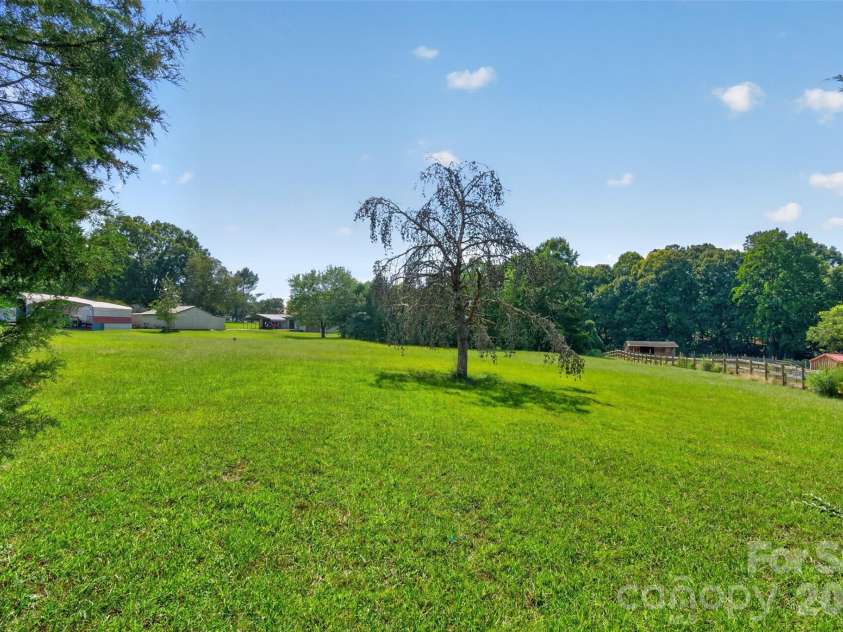 201 Cedarcrest Drive, Mooresville, NC 28115.  MLS# CAR4426801, YatesRealty ID 52582. 