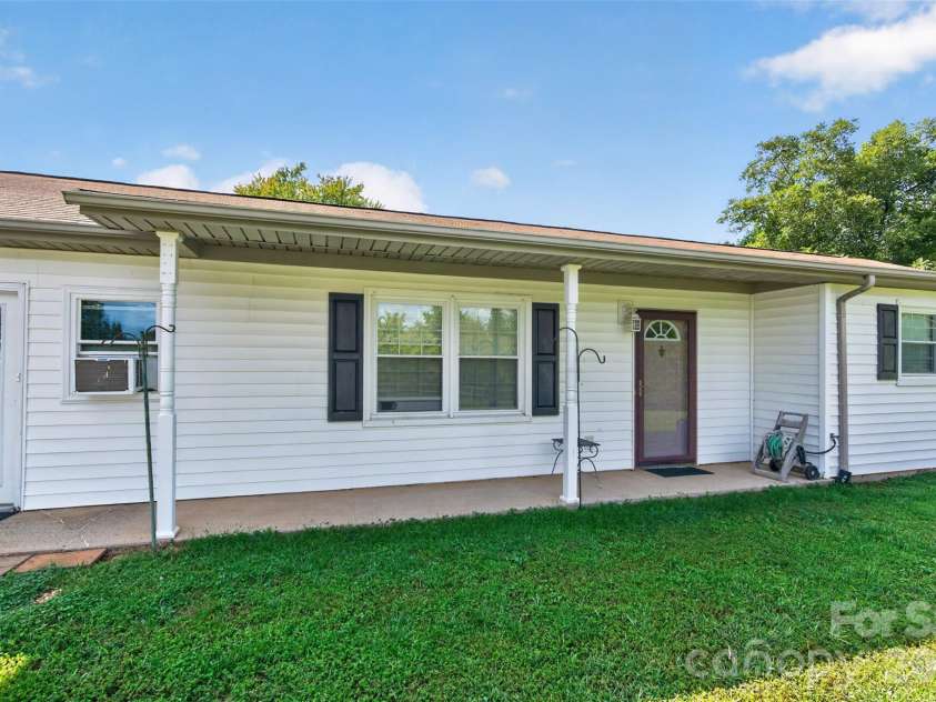 201 Cedarcrest Drive, Mooresville, NC 28115.  MLS# CAR4426801, YatesRealty ID 52582. 