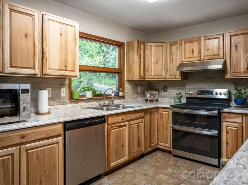 101 Guffey Mountain Road, Fairview, NC 28730.  MLS# CAR4426718, YatesRealty ID 52584. 