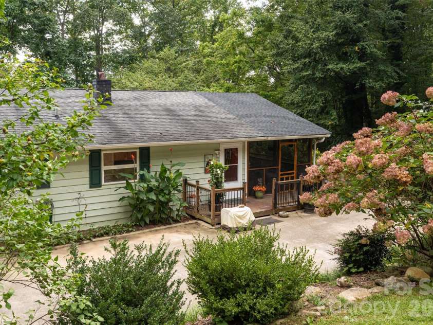 101 Guffey Mountain Road, Fairview, NC 28730.  MLS# CAR4426718, YatesRealty ID 52584. 