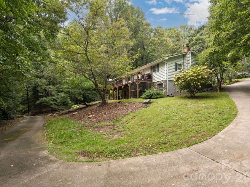 101 Guffey Mountain Road, Fairview, NC 28730.  MLS# CAR4426718, YatesRealty ID 52584. Circular driveway