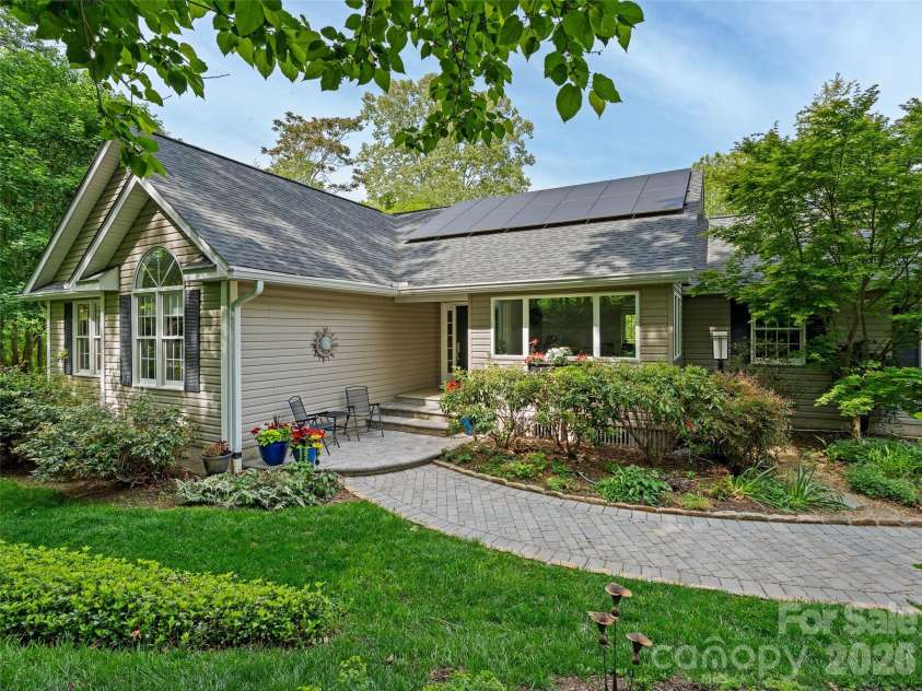 15 Baird Alley, Asheville, NC 28804.  MLS# CAR4426450, YatesRealty ID 52585. 