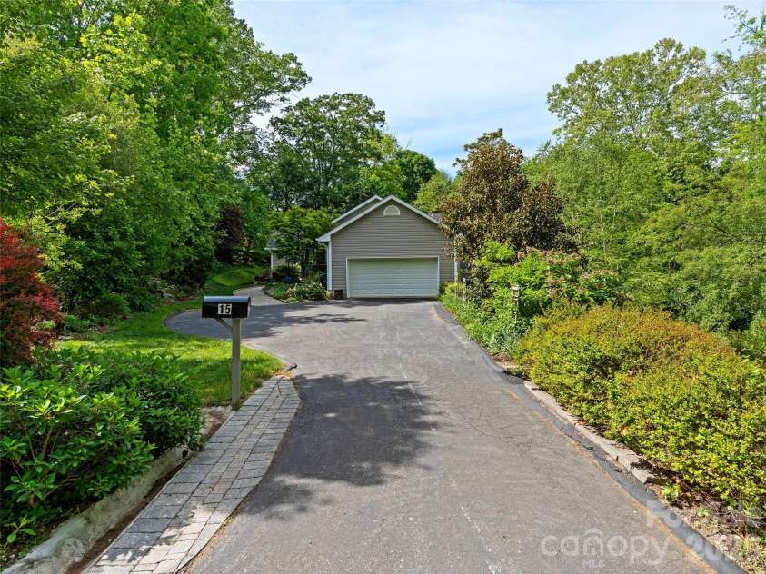 15 Baird Alley, Asheville, NC 28804.  MLS# CAR4426450, YatesRealty ID 52585. 