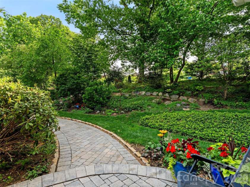 15 Baird Alley, Asheville, NC 28804.  MLS# CAR4426450, YatesRealty ID 52585. 