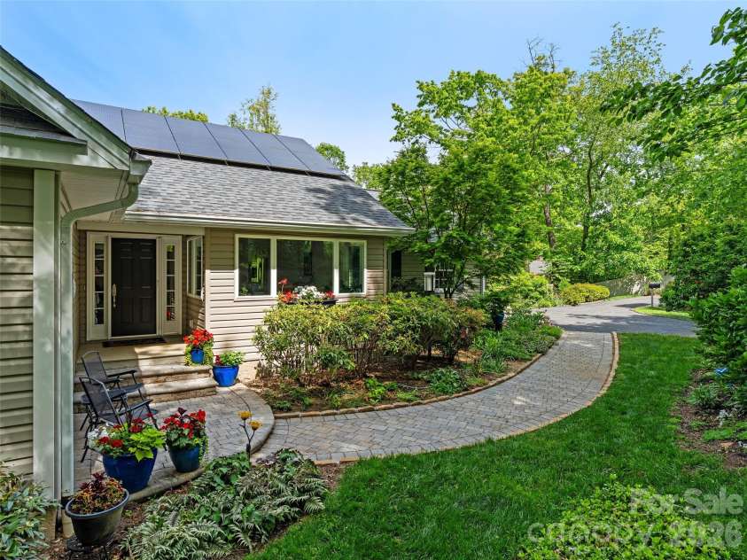 15 Baird Alley, Asheville, NC 28804.  MLS# CAR4426450, YatesRealty ID 52585. 