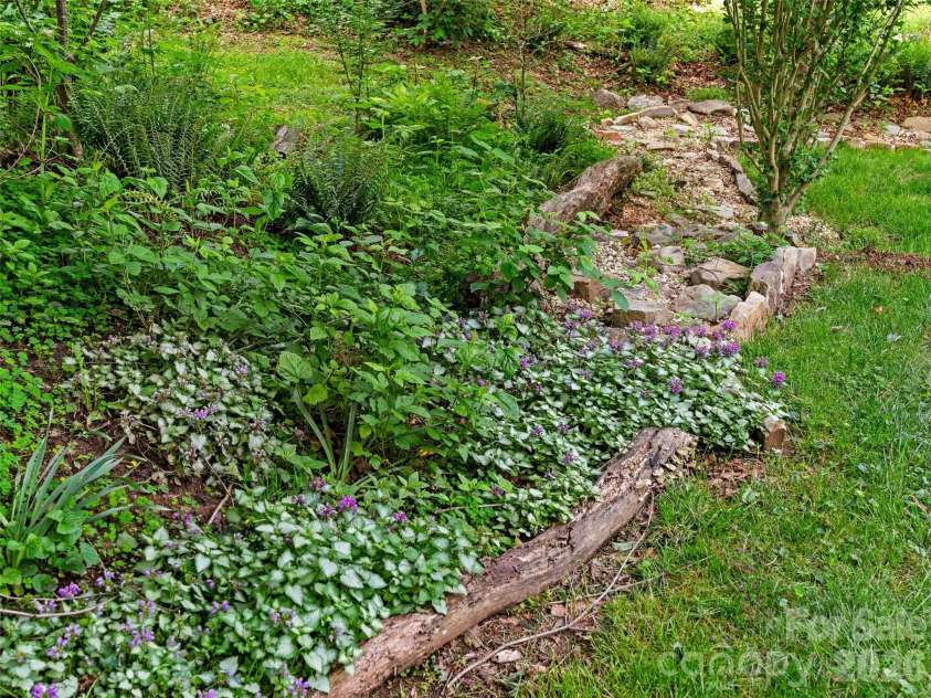 15 Baird Alley, Asheville, NC 28804.  MLS# CAR4426450, YatesRealty ID 52585. 