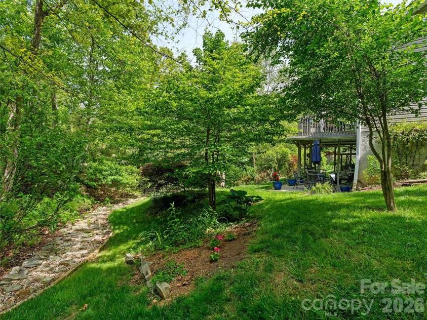 15 Baird Alley, Asheville, NC 28804.  MLS# CAR4426450, YatesRealty ID 52585. 