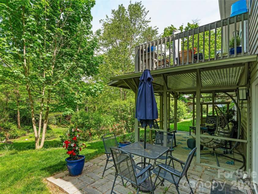 15 Baird Alley, Asheville, NC 28804.  MLS# CAR4426450, YatesRealty ID 52585. 