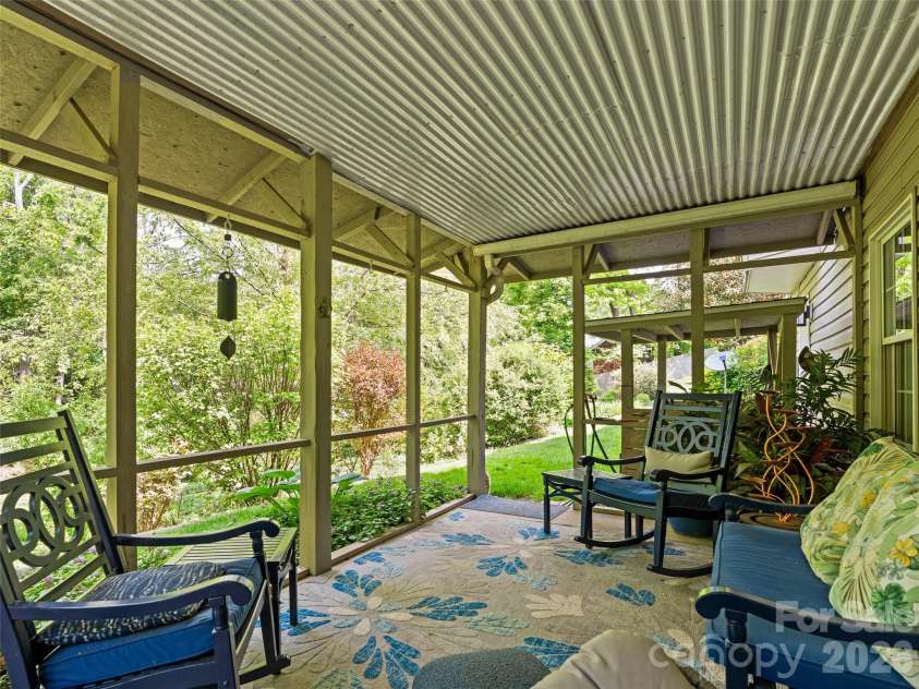 15 Baird Alley, Asheville, NC 28804.  MLS# CAR4426450, YatesRealty ID 52585. 