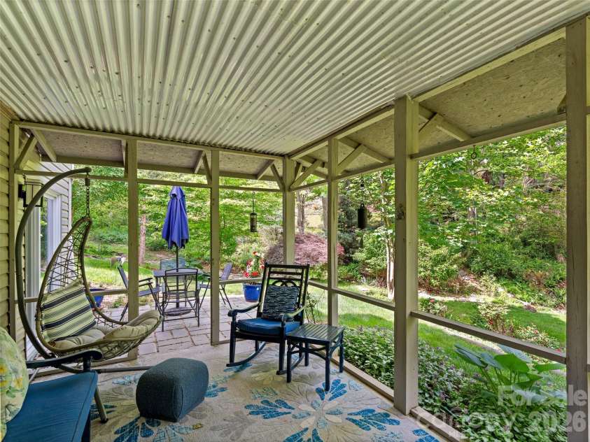 15 Baird Alley, Asheville, NC 28804.  MLS# CAR4426450, YatesRealty ID 52585. 