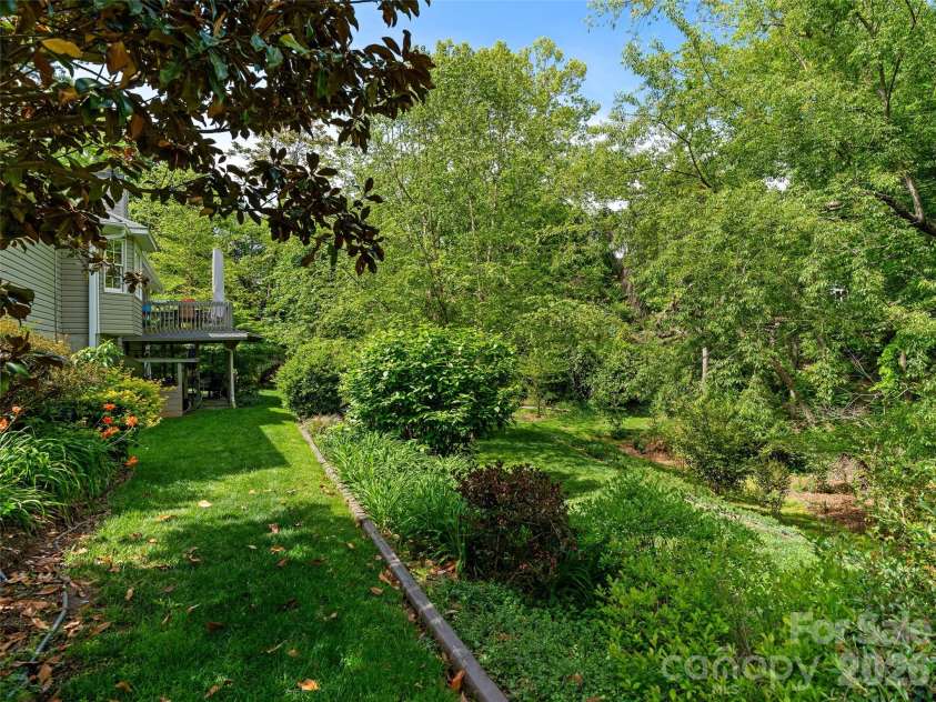 15 Baird Alley, Asheville, NC 28804.  MLS# CAR4426450, YatesRealty ID 52585. 
