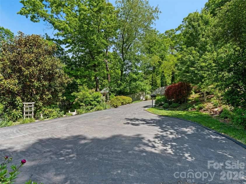 15 Baird Alley, Asheville, NC 28804.  MLS# CAR4426450, YatesRealty ID 52585. 