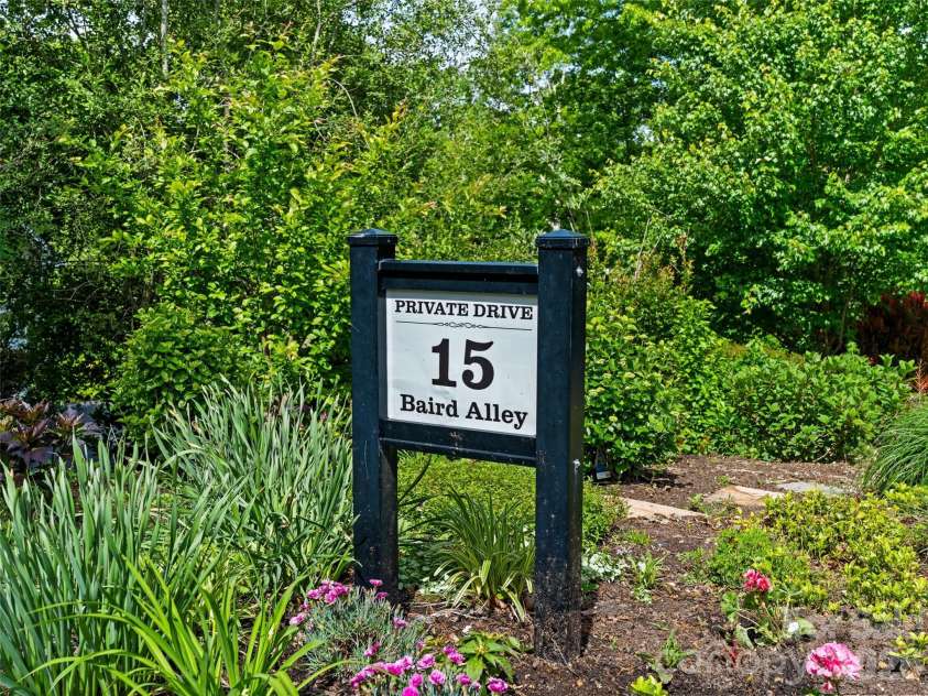 15 Baird Alley, Asheville, NC 28804.  MLS# CAR4426450, YatesRealty ID 52585. 