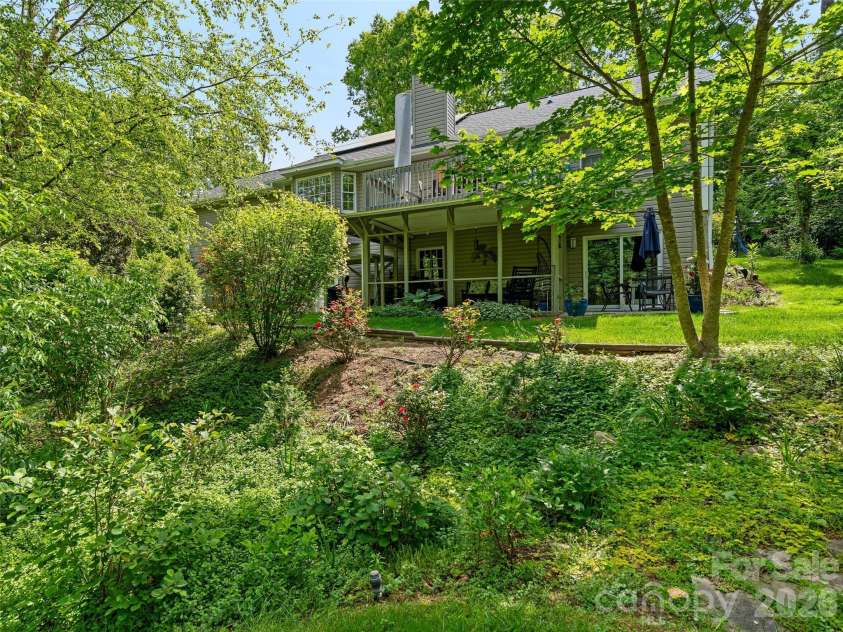 15 Baird Alley, Asheville, NC 28804.  MLS# CAR4426450, YatesRealty ID 52585. 